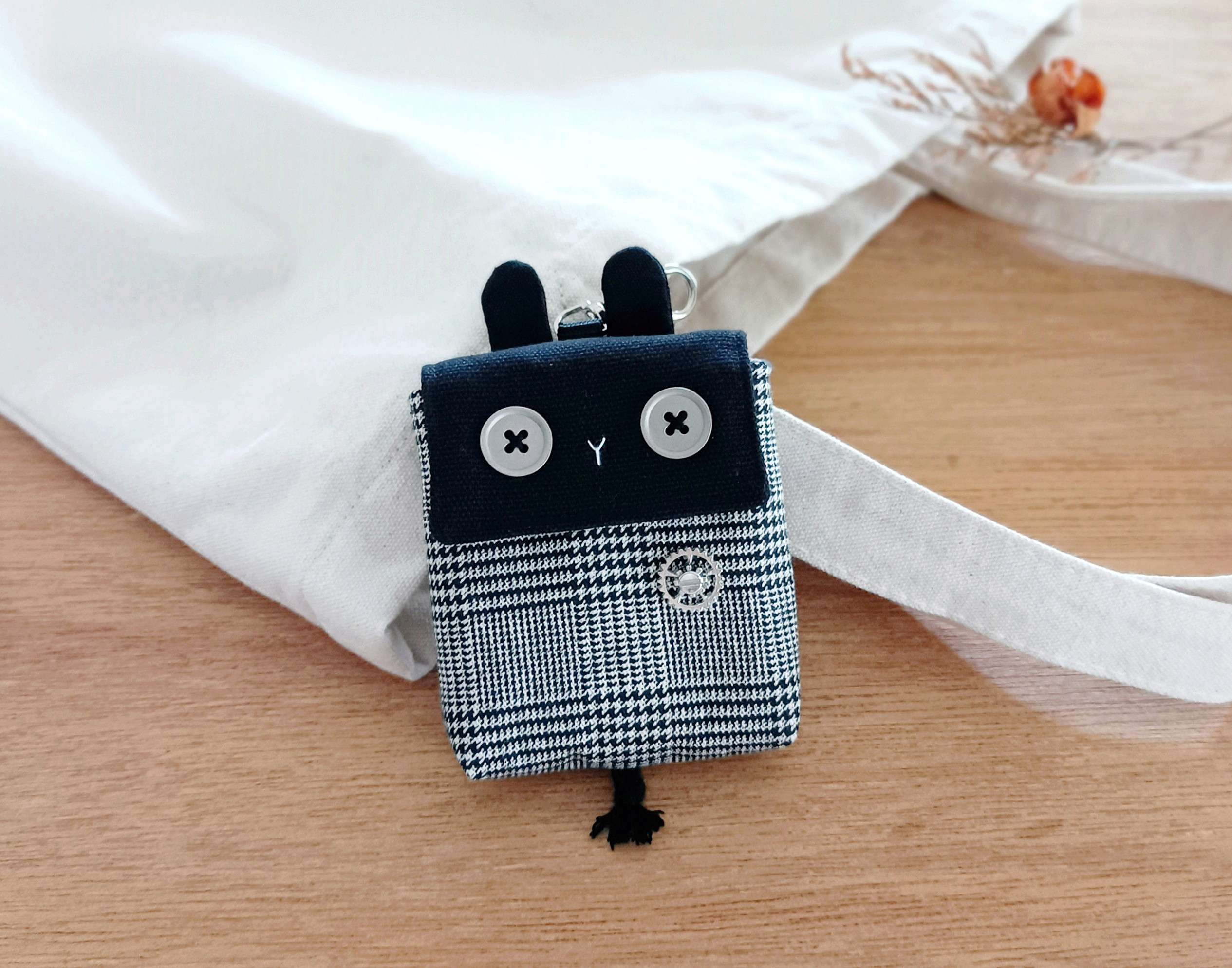可愛いうさぎパネル生地　ハンドメイド　ミニバック　ポーチ
