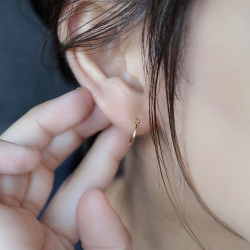 K18】つけっぱなしOK 小さめフープピアス 10mm 18金 金属 K18】つけっぱなしOK 小さめフープピアス 10mm 18金 金属
