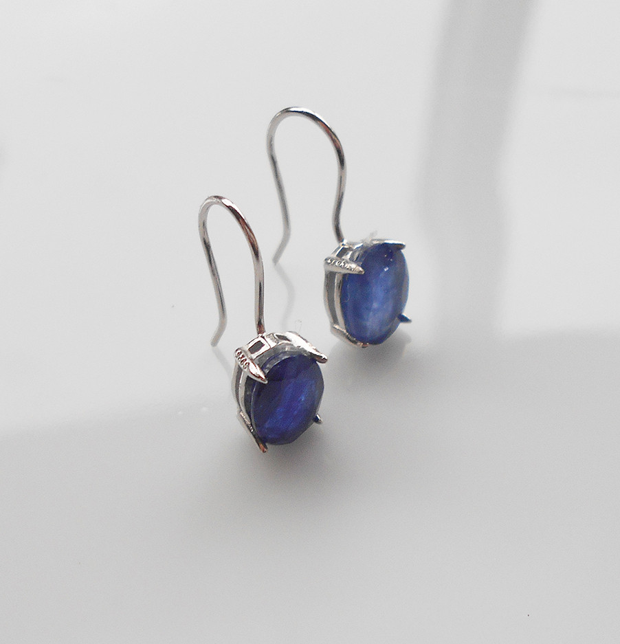 ［再販］ブルーサファイアのひと粒ピアス