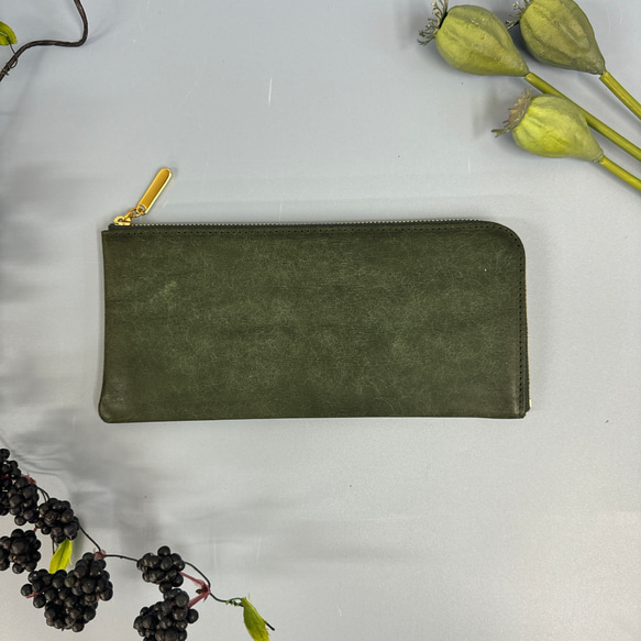 【育てる革シリーズ】 薄くて軽いL字長財布 24枚カード イタリアンレザーMARGOT オリーブグリーン　前ファスナー無 マルゴー Squeeze はこちら⇩