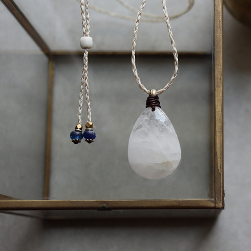 高千穂水晶 高千穂天岩戸水晶 しずく型 大ぶり ストリング 高千穂水晶 高千穂天岩戸水晶 しずく型 大ぶり ストリング