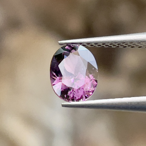 スピネル 紫赤色 ミックススピネル ルース 0.85 カラット