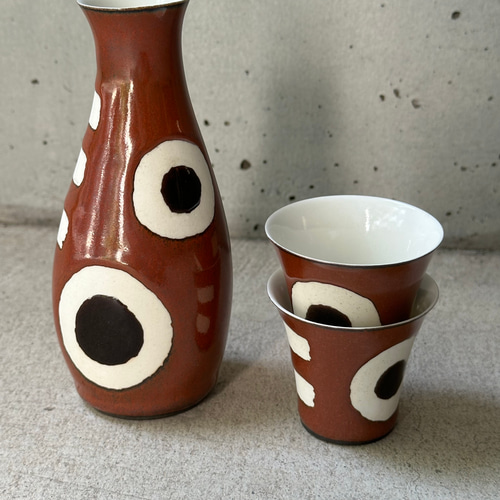 清水焼　平安壱楽　赤濃牡丹唐草 徳利✖️2個、お猪口✖️5個 赤ベコ】磁器薄作り一合徳利・お猪口2個セット おちょこ・ぐい呑み