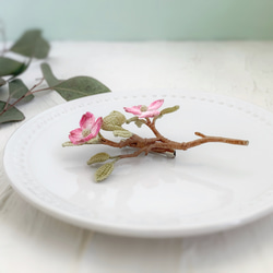 ハナミズキのブローチ　大　レース編みアクセサリー　花水木　ドッグウッド　dogwood 6枚目の画像