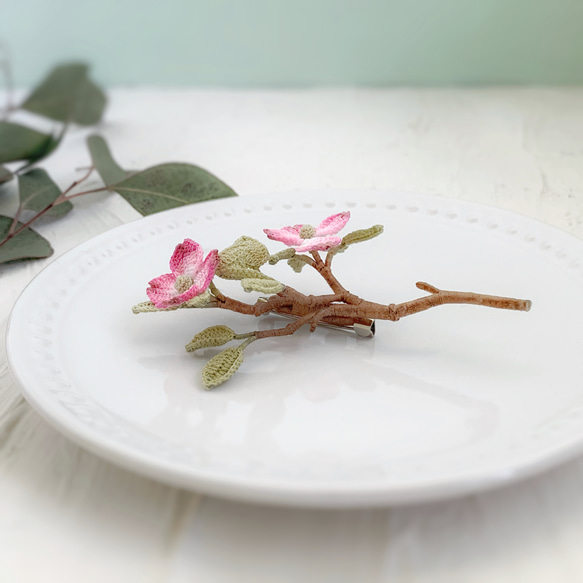 ハナミズキのブローチ　大　レース編みアクセサリー　花水木　ドッグウッド　dogwood 6枚目の画像