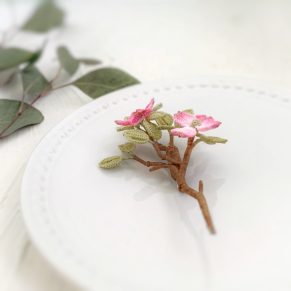 ハナミズキのブローチ　大　レース編みアクセサリー　花水木　ドッグウッド　dogwood 5枚目の画像