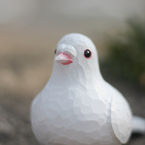 木彫りの小鳥 平和の鳩 白鳩 手作り実木デスクトップ飾り 小太り鳥