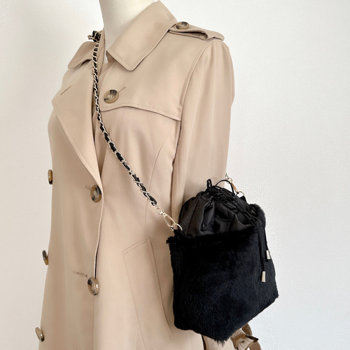 ムートンファーとナイロンキルティングの巾着バッグ【選べる3カラー