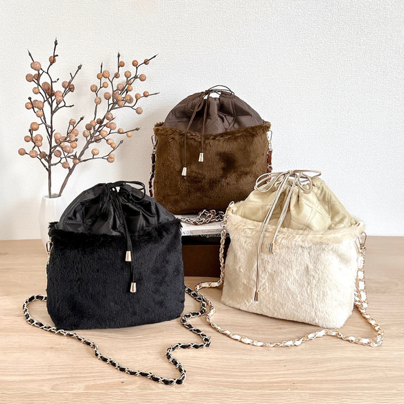 ムートンファーとナイロンキルティングの巾着バッグ【選べる3カラー