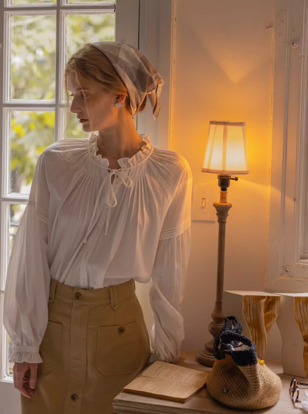 首回りフリル　長袖ブラウス　コットン100％