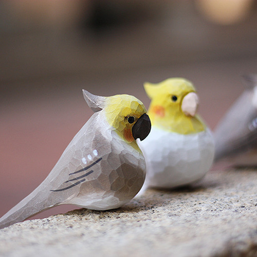木彫りの小鳥 鳳頭玄鳳鶏 純手作り 実木飾り 小太り鳥 置物 木彫りの小鳥 鳳頭玄鳳鶏 純手作り 実木飾り 小太り鳥 置物