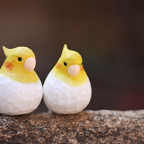 木彫りの小鳥 鳳頭玄鳳鶏 純手作り 実木飾り 小太り鳥 置物 木彫りの小鳥 鳳頭玄鳳鶏 純手作り 実木飾り 小太り鳥 置物