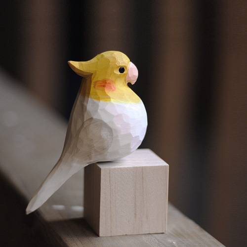 木彫りの小鳥 鳳頭玄鳳鶏 純手作り 実木飾り 小太り鳥 置物 木彫りの小鳥 鳳頭玄鳳鶏 純手作り 実木飾り 小太り鳥 置物