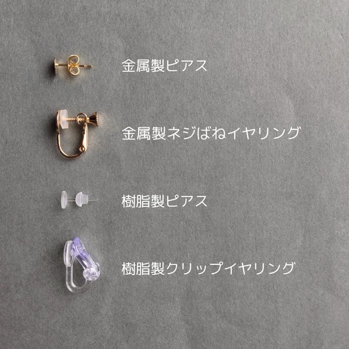 軽い・赤色大ぶり紙サークルピアス(イヤリング)　秋冬を彩る華やかで個性的な大人のモードアクセ・レッド