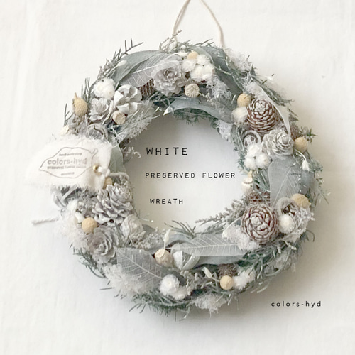 クリスマスリース=マットな白いプリザープドフラワーリース リース