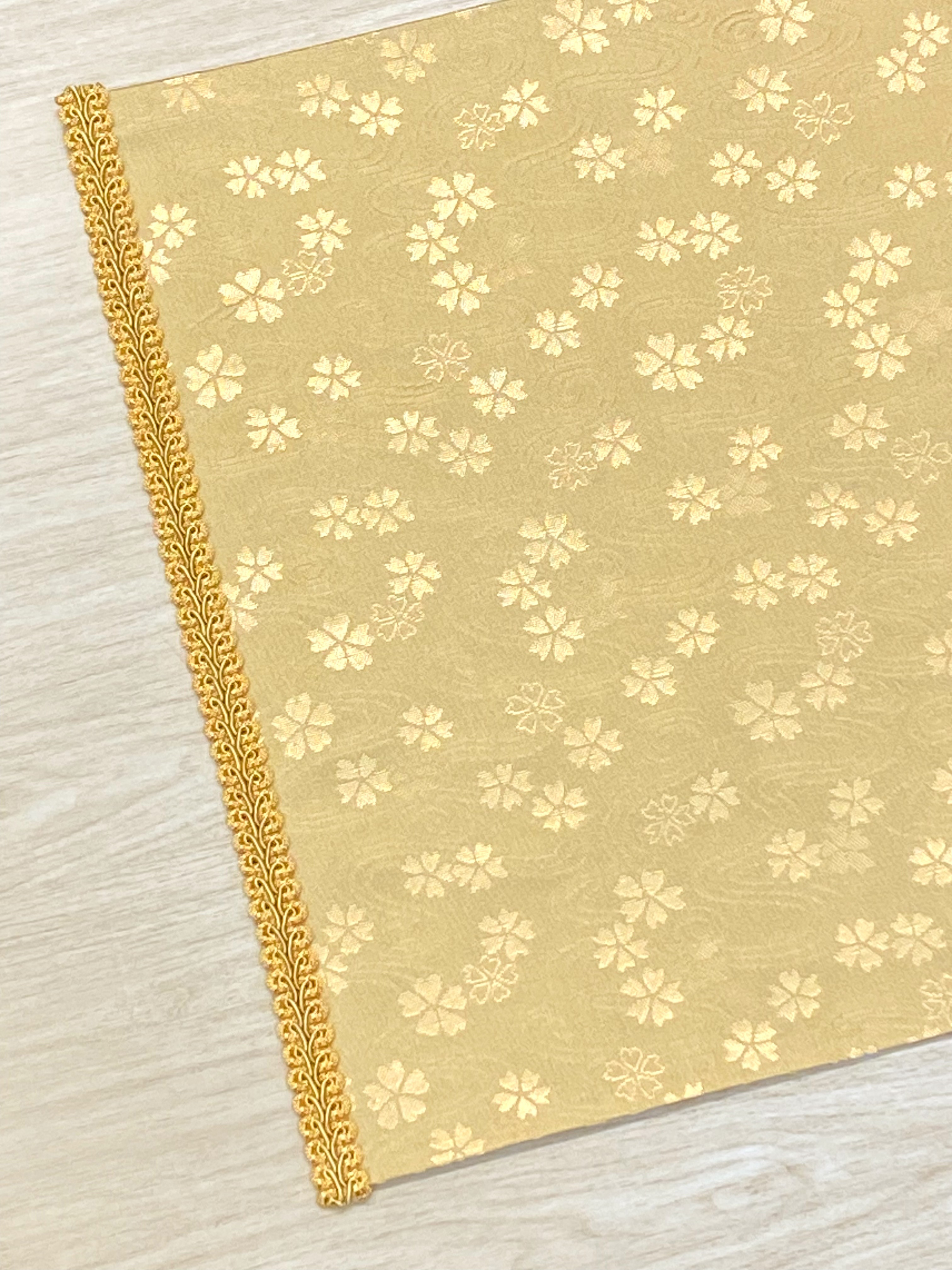 墓場の画廊　新品未開封 金運！招きカネゴン(さくら色)