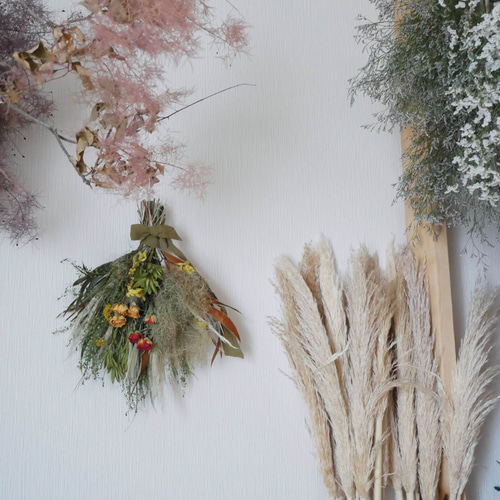 秋❁ベージュ　ドライフラワースワッグ 壁に掛ける】ドライフラワーのスワッグ - ベージュ - | お花の