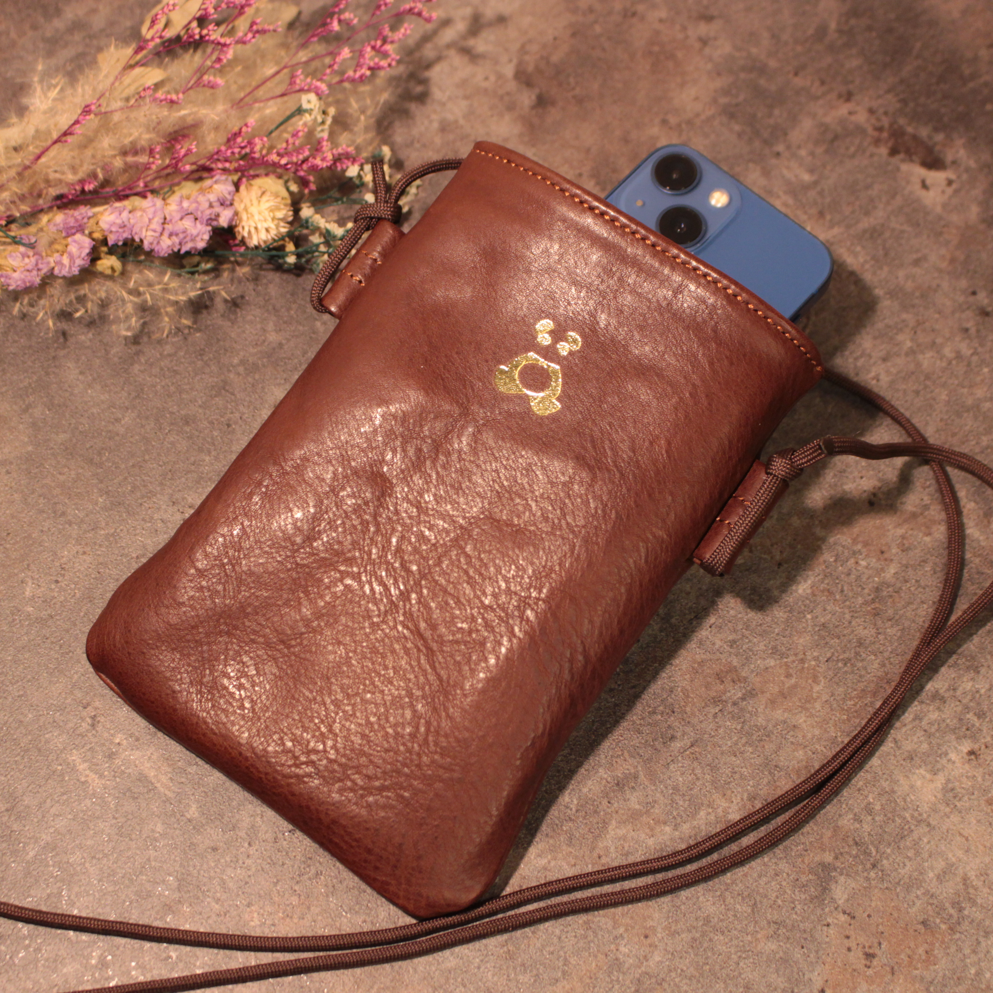 箔押しパンダのスマホポシェット　スマホショルダー　スマホポーチ　スマホケース　シボ革　レザー　本革　ダークブラウン