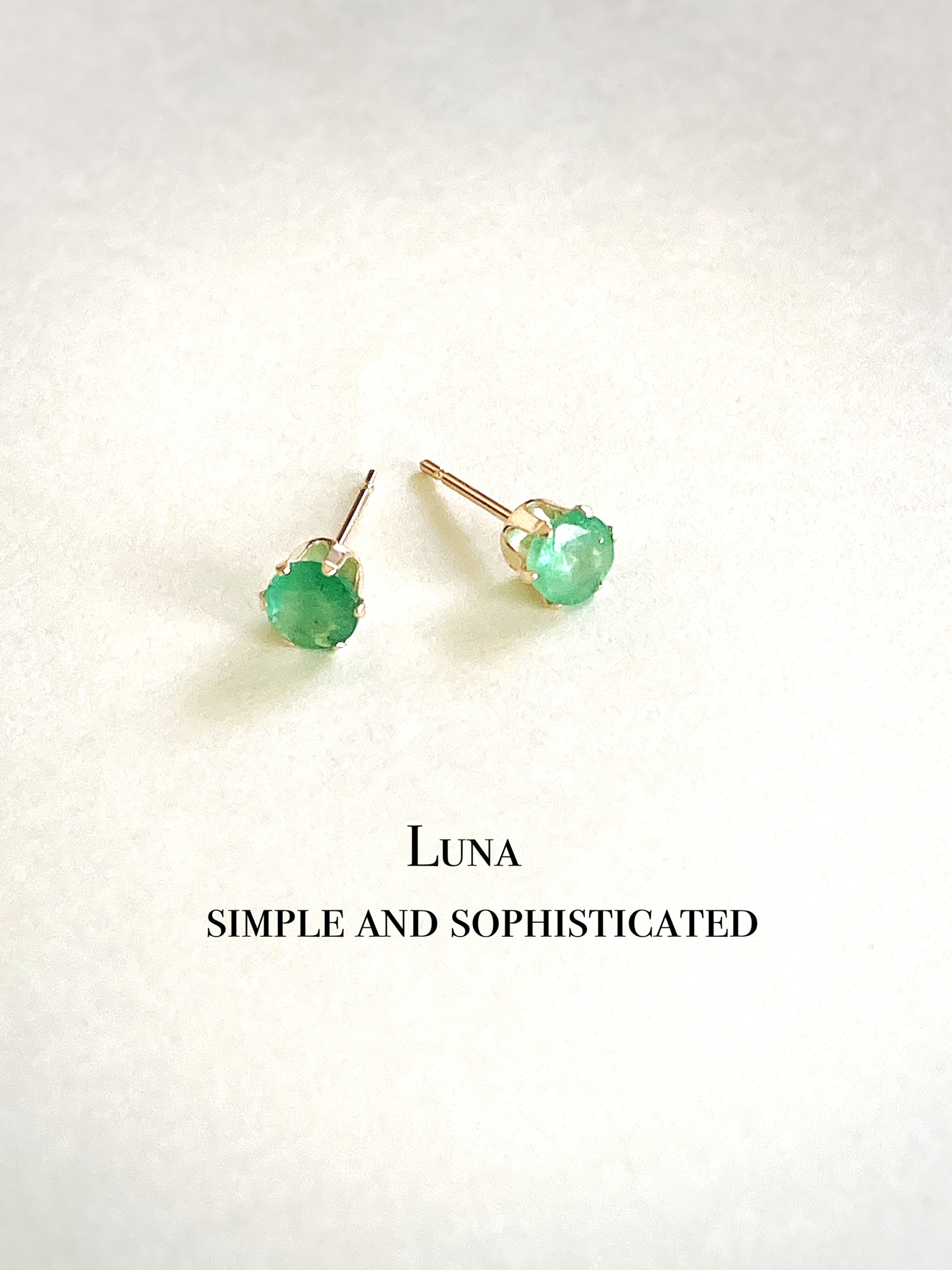 10k 天然石エメラルド　ポストピアス4mm