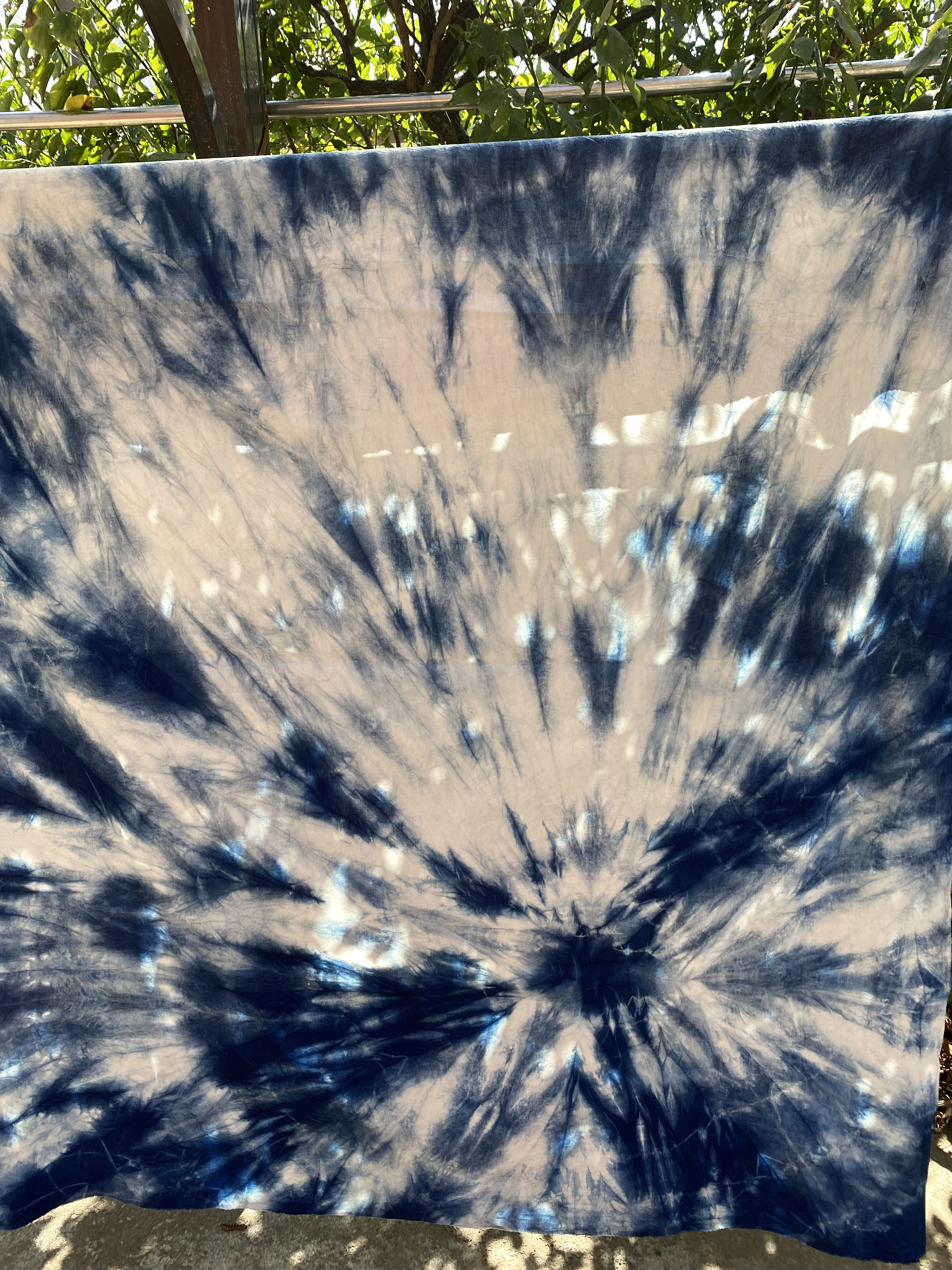 164藍染めのジャケット(絞り染め、渦)