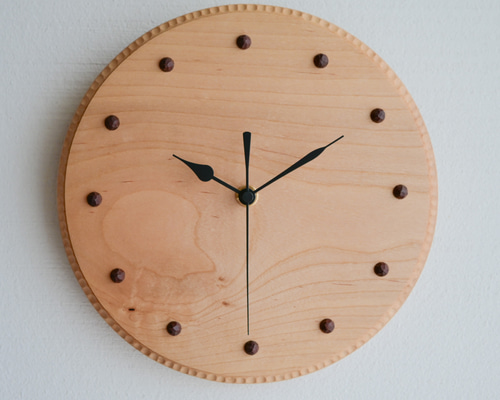 323 彫刻装飾の木製壁掛け時計 手彫りの装飾を施した時計 壁掛け時計