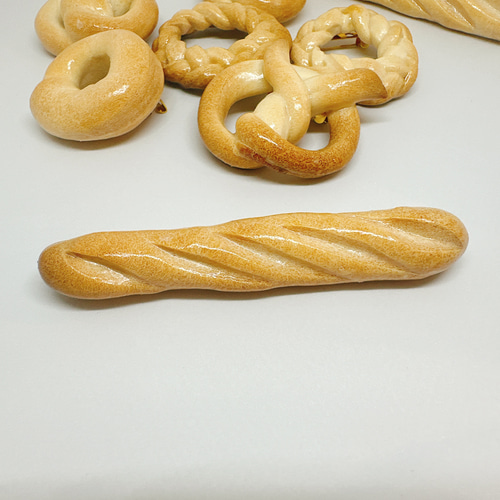 ☆フランスパンのピンバッジ☆本物パン！ ピンバッチ na✴︎ 通販 