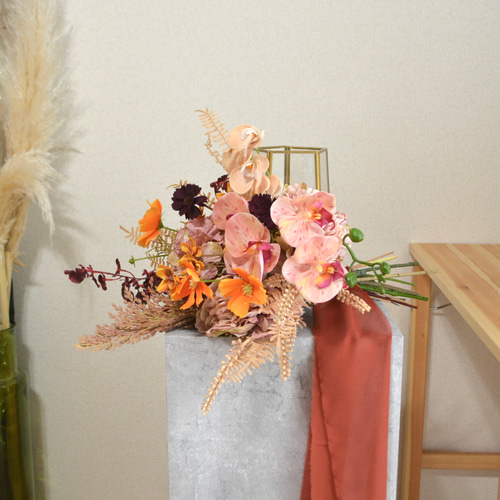オレンジ映える！ドライフラワーブーケ　ウエディングブーケ　前撮り　スワッグ　秋 再販』気持ち華やぐ*✲ﾟイエローオレンジカラーのスワッグ ✿ブーケ