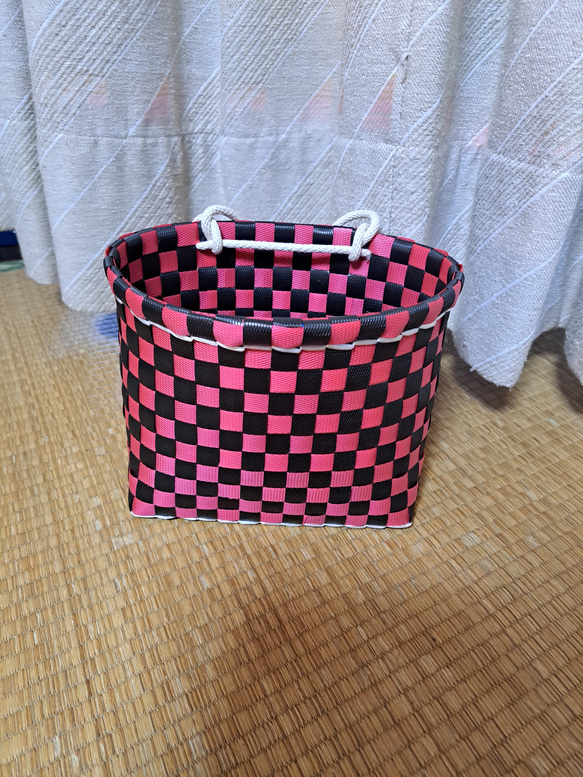 ●PPバンドかご(格子編みはけご　小)、収穫かご、模様a-黒-赤、色違い3個組 PPバンドかご(格子編みはけご小)、収穫かご、プラカゴ 模様b-黒