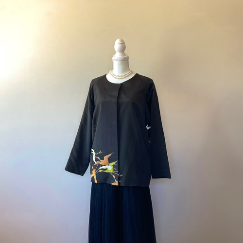 黒留袖,着物リメイク,ジャケット - 華やかな橙色の鶴,和柄 黒留袖,着物リメイク,ジャケット - 華やかな橙色の鶴,和柄
