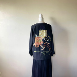 着物リメイクジャケット振袖 黒留袖，着物リメイク，ジャケット - 華やかな橙色の御所車和柄