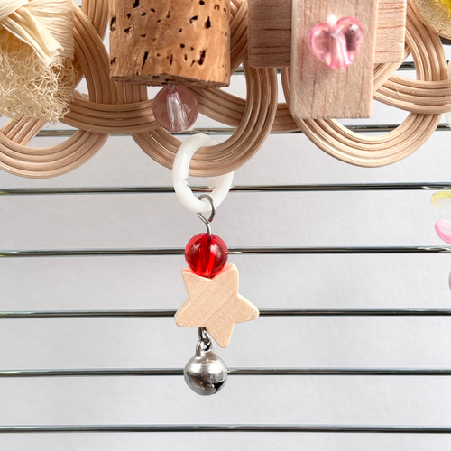 インコおもちゃ　鳥おもちゃ　厚切りバルサ　バードトイ 楽天市場】インコ おもちゃ バードトイ 鳥おもちゃ 原木 吊り