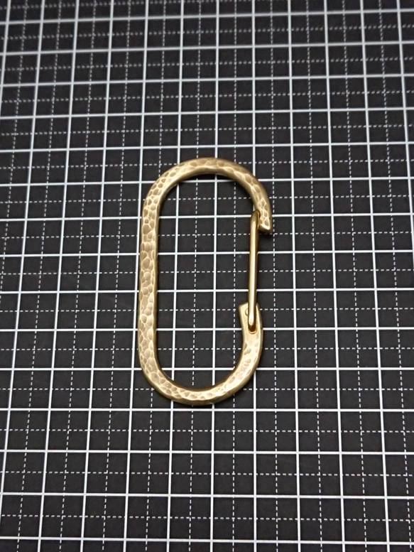【オーダー品】真鍮カラビナキーホルダー　オーバル　小鎚目 60-30 人気・おすすめ｜使いやすい・旅行におすすめ 品質保証 全国発送 在庫限り