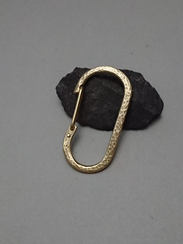 【オーダー品】真鍮カラビナキーホルダー　オーバル　小鎚目 60-30 人気・おすすめ｜使いやすい・旅行におすすめ 品質保証 全国発送 在庫限り