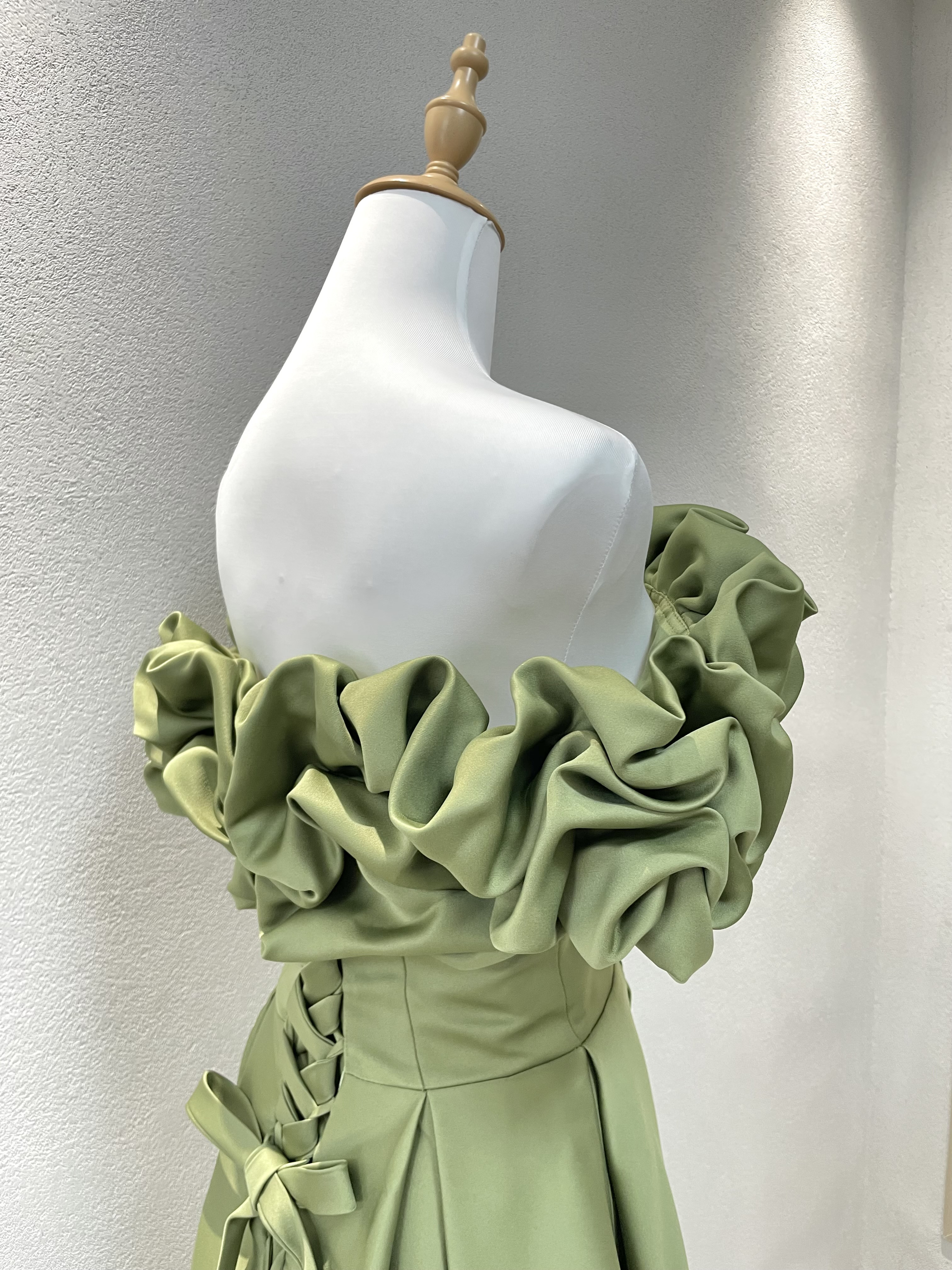 エレガント！胸フリル　オフショルダー　ビスチェドレス　編み上げ　グリーン　オーダー可能　結婚式/お呼ばれ前撮り/演奏会｜詳細画像