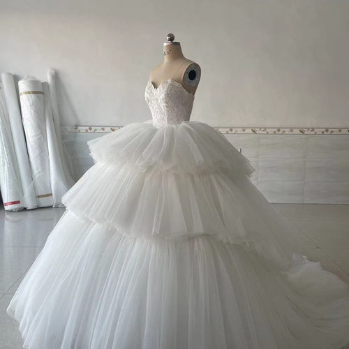 お買い得！華やかトレーン 白 カラー変更可能 編み上げ 激安  