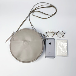 本革の丸型ショルダー　greige 5枚目の画像