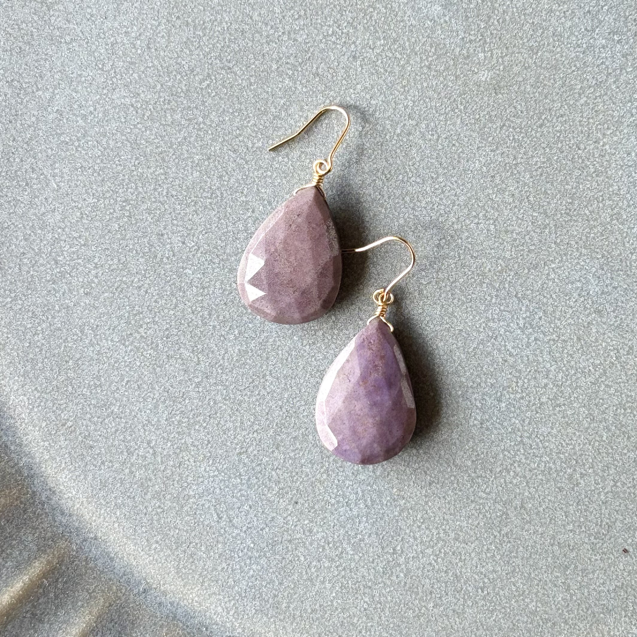 ラベンダーヒスイの一粒ピアス/14kgf