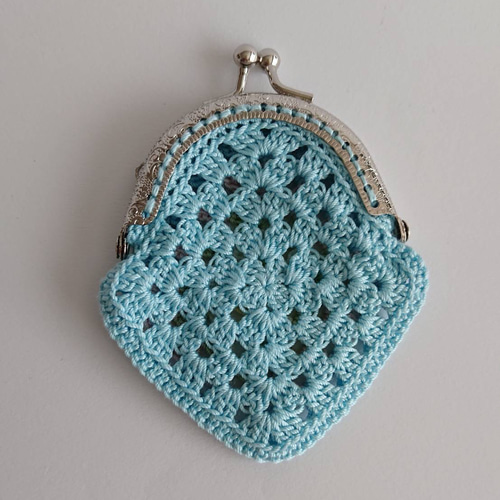 手編みのグラニースクエアのがま口ポーチ がま口 saki 通販 18158545