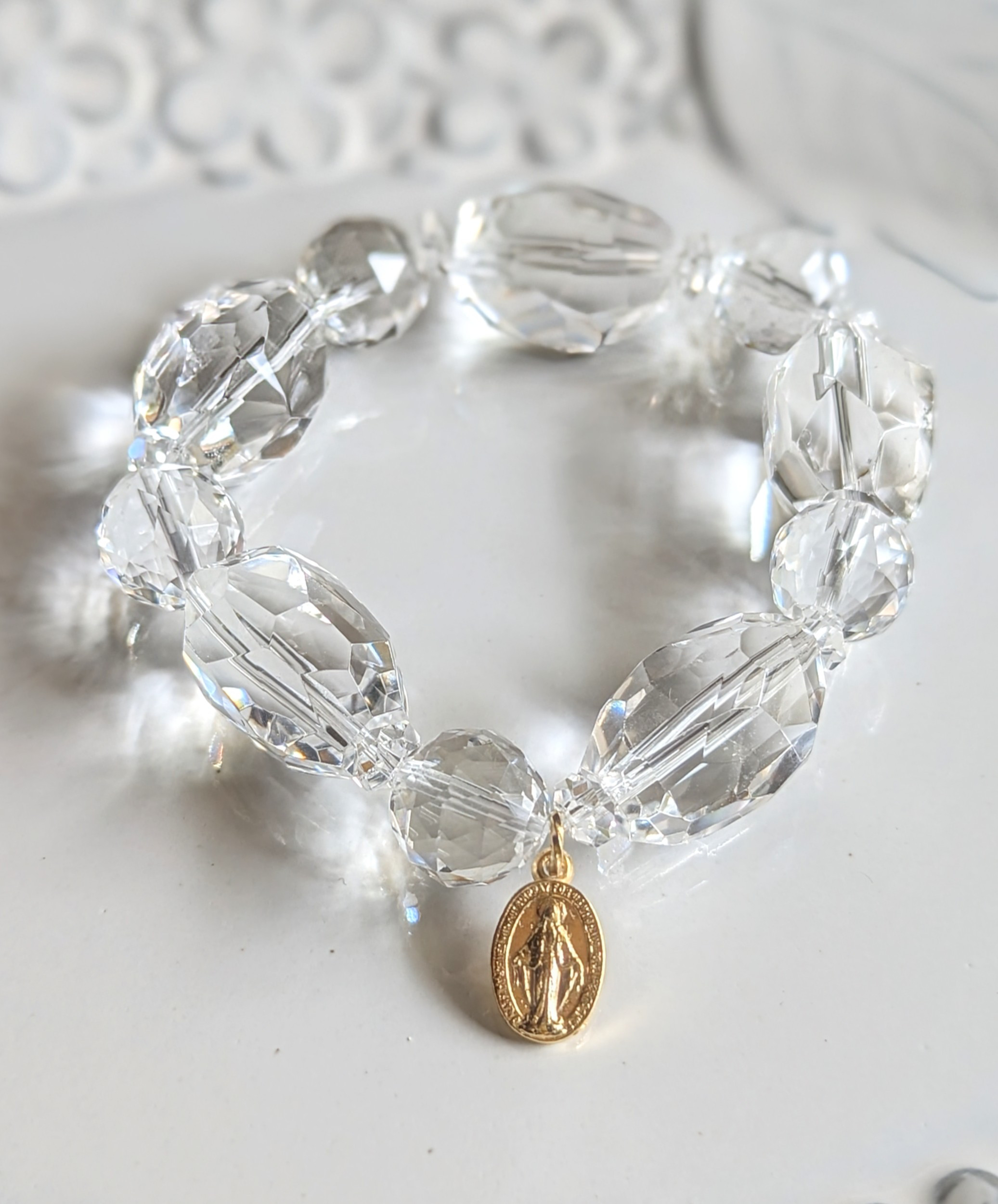 ✨クリアリングとエネルギーの拡大、祈りを高めるクリスタル✨クリアクォーツと聖品メダイのブレスレット✨