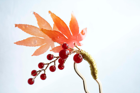 紅葉と赤い実のかんざし もみじ 簪 髪飾り ヘアアクセサリー モミジ uピン　かんざし 10枚目の画像