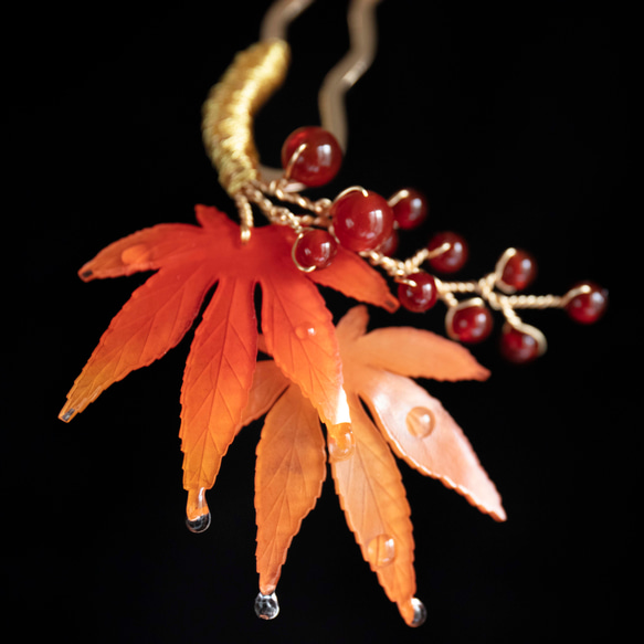 紅葉と赤い実のかんざし もみじ 簪 髪飾り ヘアアクセサリー モミジ uピン　かんざし 9枚目の画像