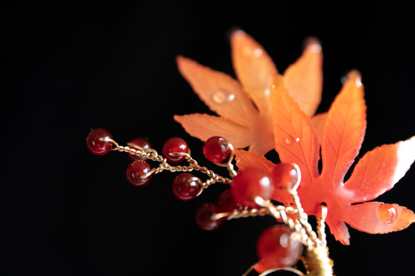 紅葉と赤い実のかんざし もみじ 簪 髪飾り ヘアアクセサリー モミジ uピン　かんざし 6枚目の画像