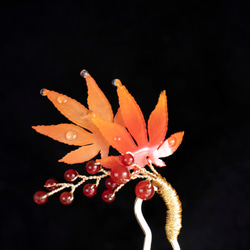 紅葉と赤い実のかんざし もみじ 簪 髪飾り ヘアアクセサリー モミジ uピン　かんざし 4枚目の画像