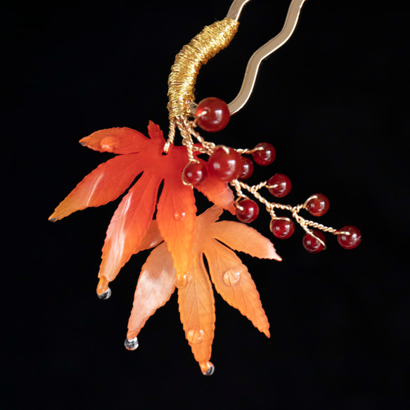 紅葉と赤い実のかんざし もみじ 簪 髪飾り ヘアアクセサリー モミジ uピン　かんざし 8枚目の画像