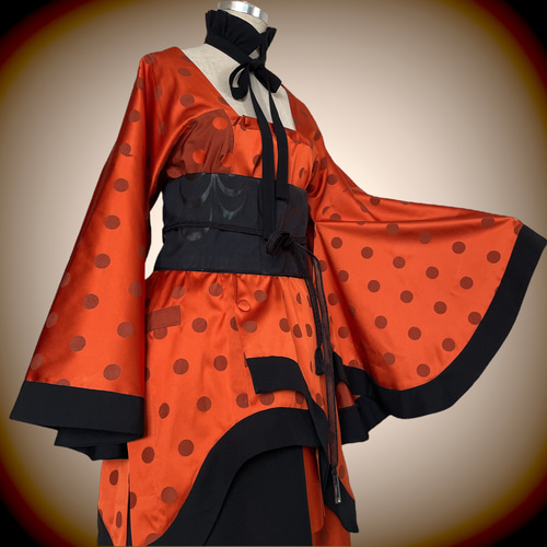 サッシュベルト付き 水玉オレンジ フレアー袖セットアップ