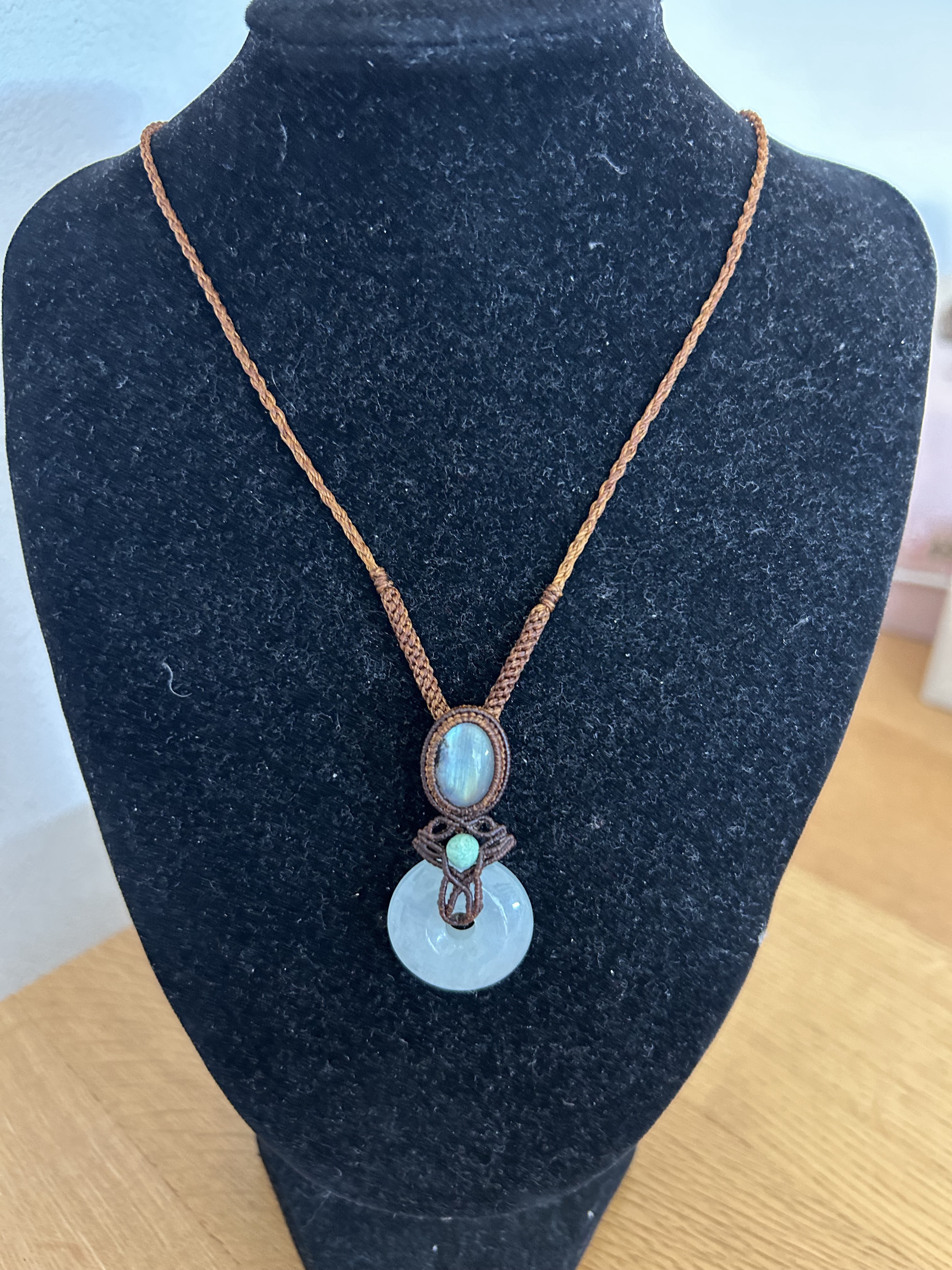 アクアマリンマクラメ編みペンダント 4,814円