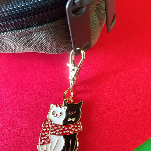 ぽんぽんにゃんこキーホルダー（バッグチャーム）【ねこ耳付き