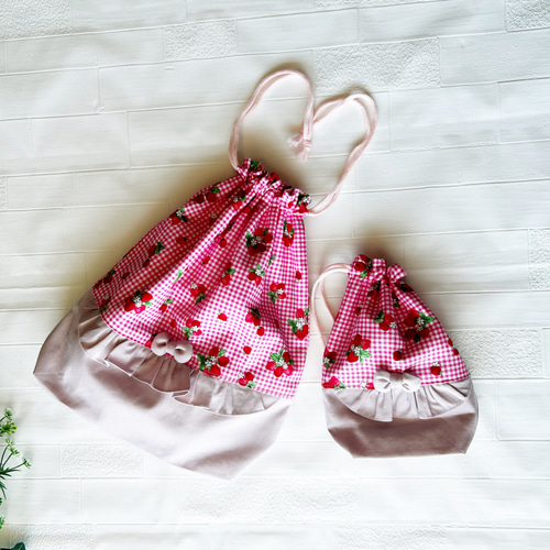 ハンドメイド レッスンバッグ 巾着 上履き入れ ギンガムチェック いちご