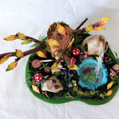 京都の紅葉と泳ぐ金魚　レジン　ジオラマ 京都の紅葉と泳ぐ金魚 レジン ジオラマ（京都の紅葉と泳ぐ金魚