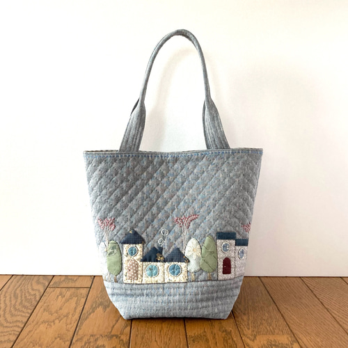 ブルーグレーのパッチワークキルトバッグ - lilla＊GALLERY